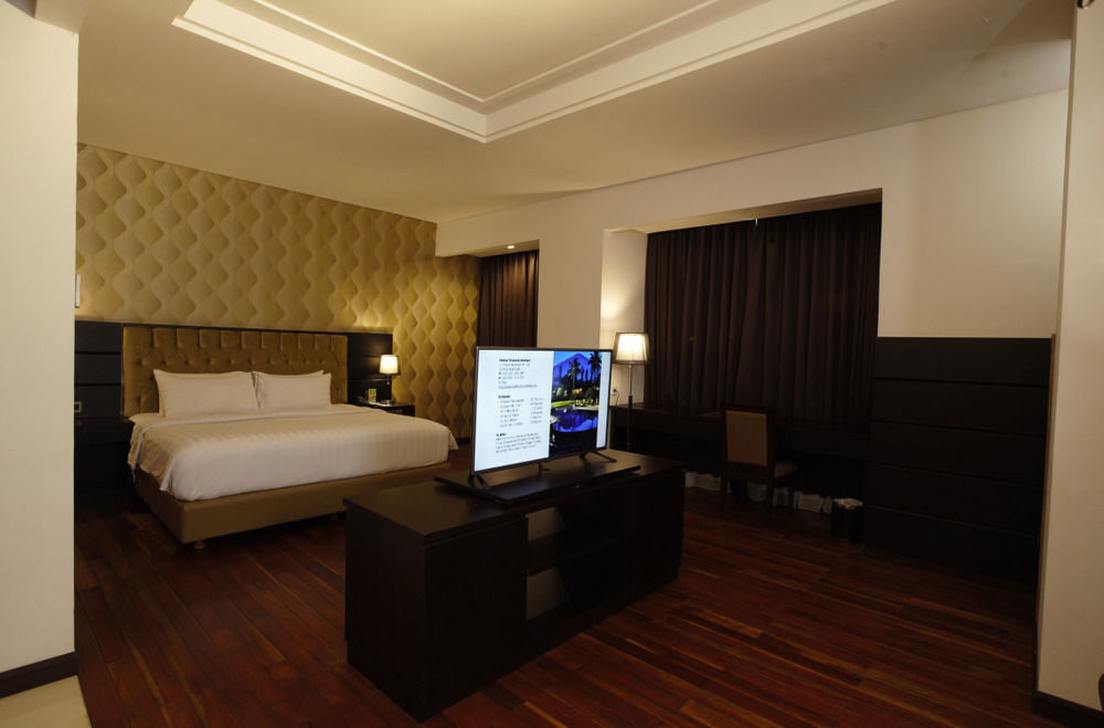 Beston Hotel Palembang Exterior photo